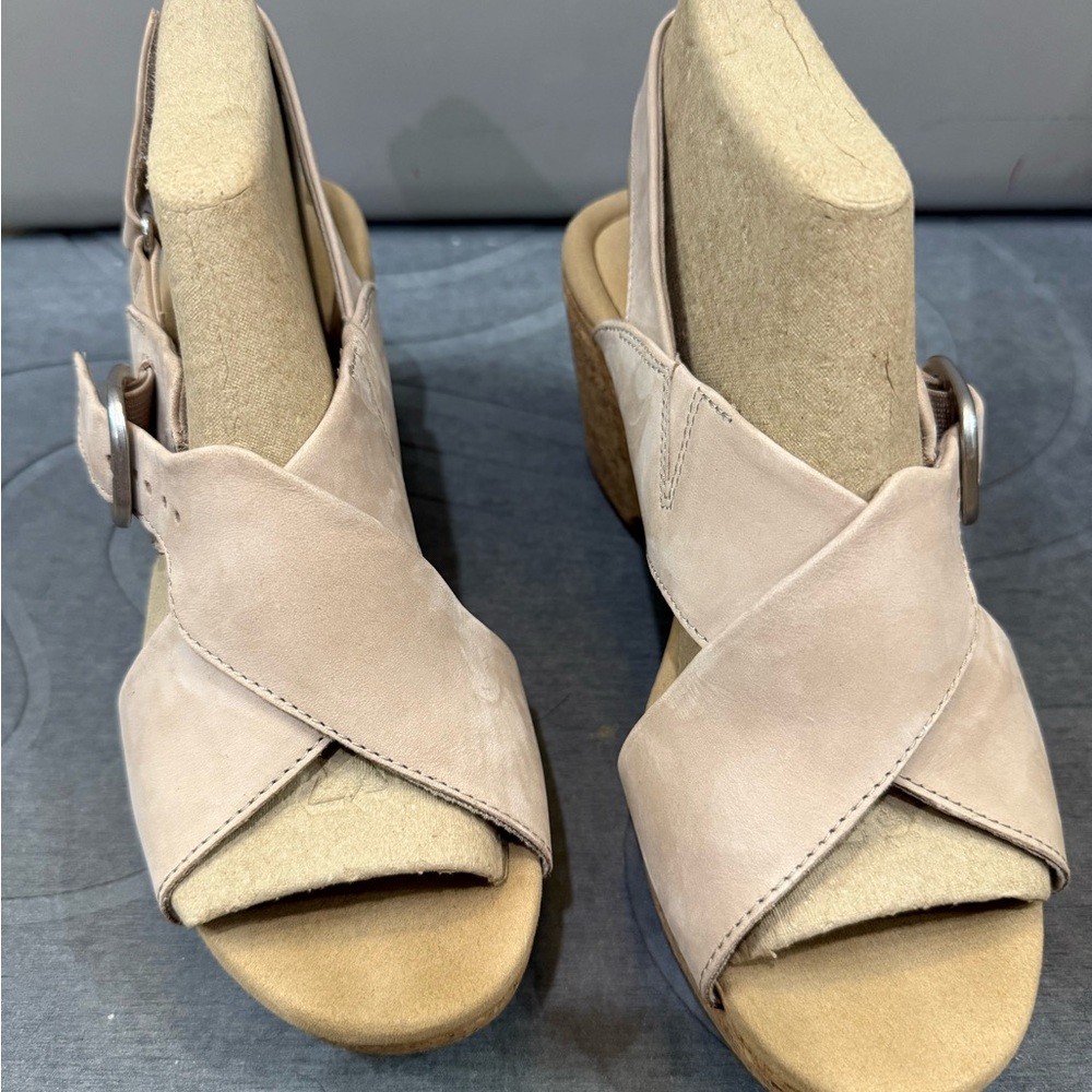 Clarks Giselle Sand Nubuck Slingback Sandals